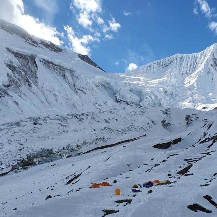 Alex Txikon on the summit of Manaslu in winter.  - fr